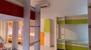 Гостиница Juicy hostel Новосибирск Кровать в общем 10-местном номере для мужчин и женщин-3